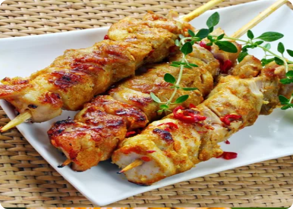 Brochetas de pollo satay